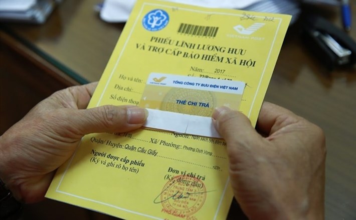 Phiếu nhận lương hưu, trợ cấp BHXH. Ảnh: Hải Nguyễn
