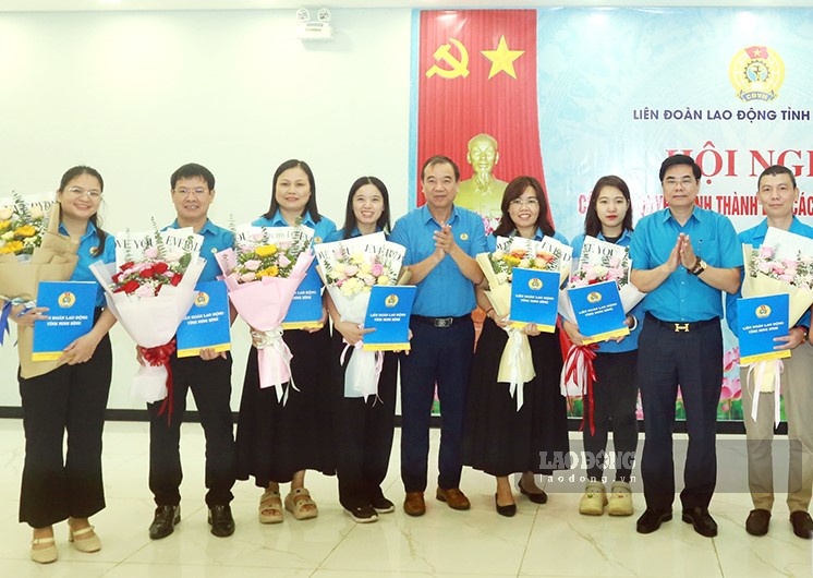 Ninh Bình thành lập mới 9 CĐCS, kết nạp 595 đoàn viên