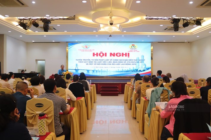 Công đoàn phường Hải Châu, TP Đà Nẵng phố hợp tổ chức Hội nghị tuyên truyền, phổ biến chính sách bảo hiểm thất nghiệp tại phường Hải Châu. Ảnh: Nguyễn Linh