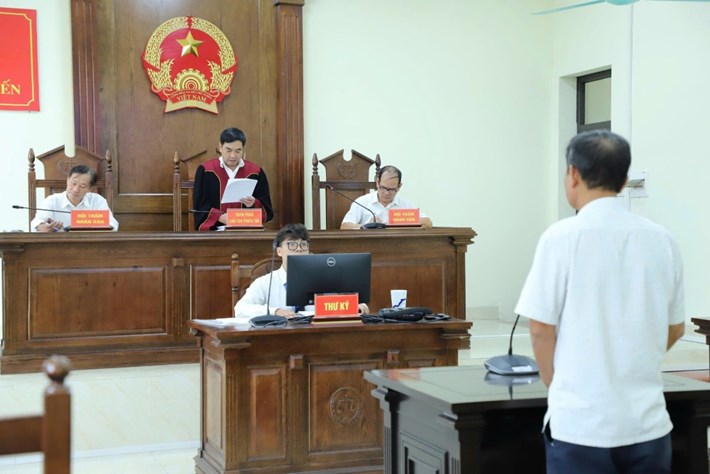 9月17日,河内市第六区人民法院开庭审理企业主,罪名是“社保欺诈”。图片:河内市社保局提供