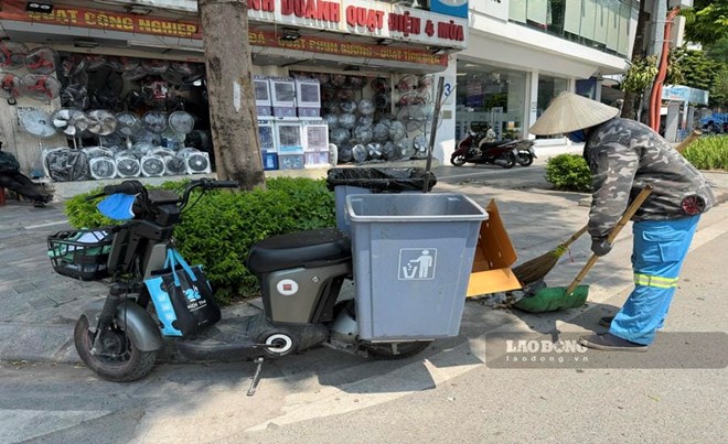 两轮电动汽车帮助工人收集垃圾,提高20-30%的生产力