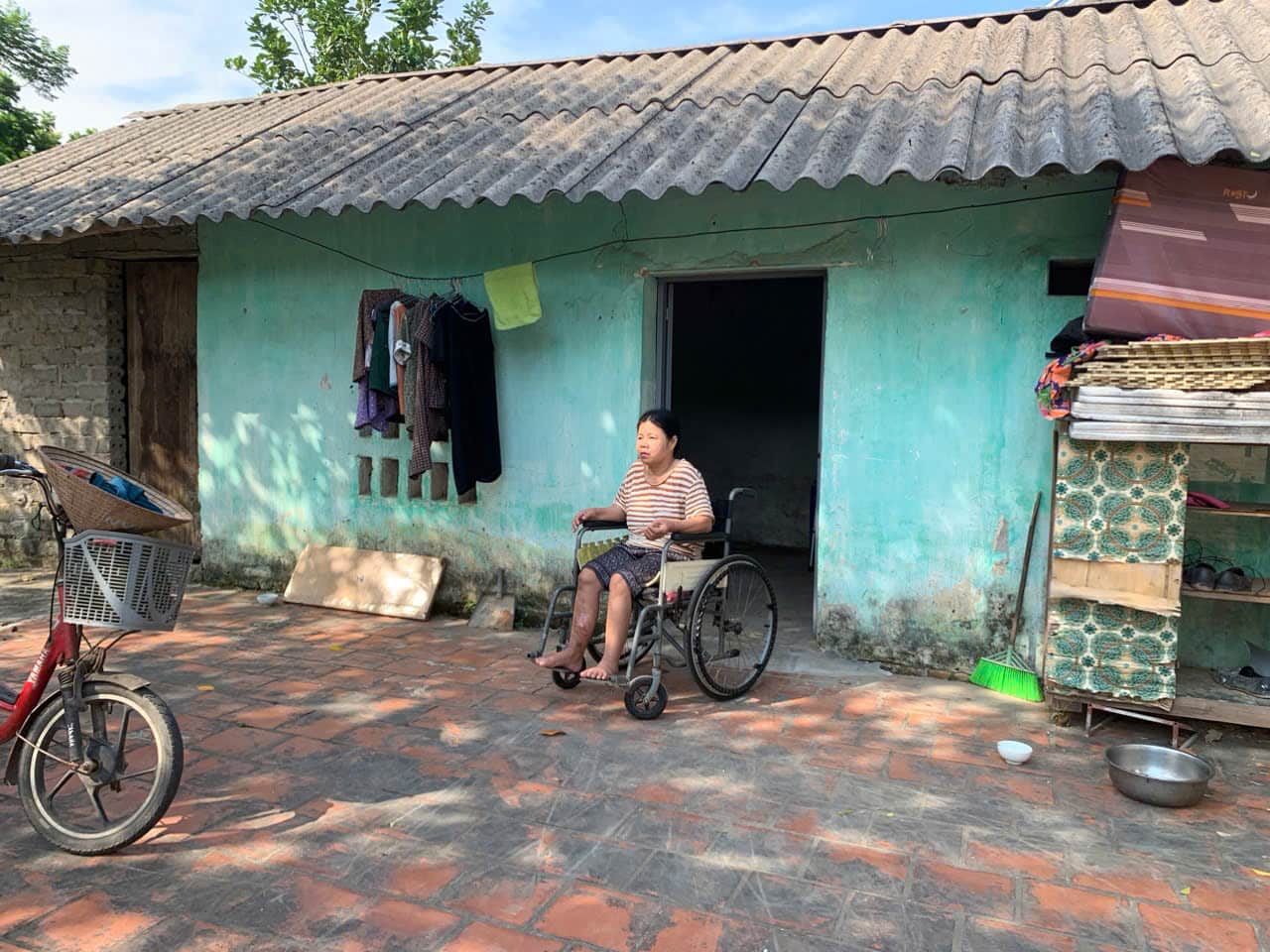 LD26221:在两间四级房屋里,全家与疾病作斗争