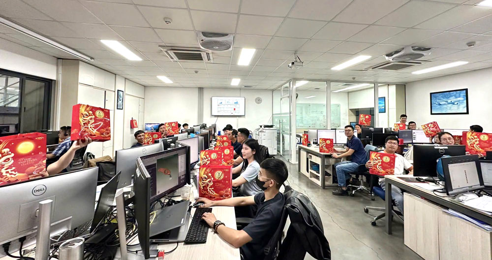 岘港基层工会向工会会员赠送了1400多份中秋节礼物