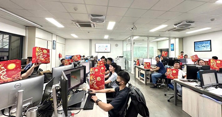 UACV工会向会员赠送了1400多份中秋节礼物。图片:岘港工会