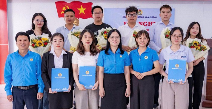岘港市和强坊工会成立了3个基层工会,吸收了56名会员。图片:和强工会