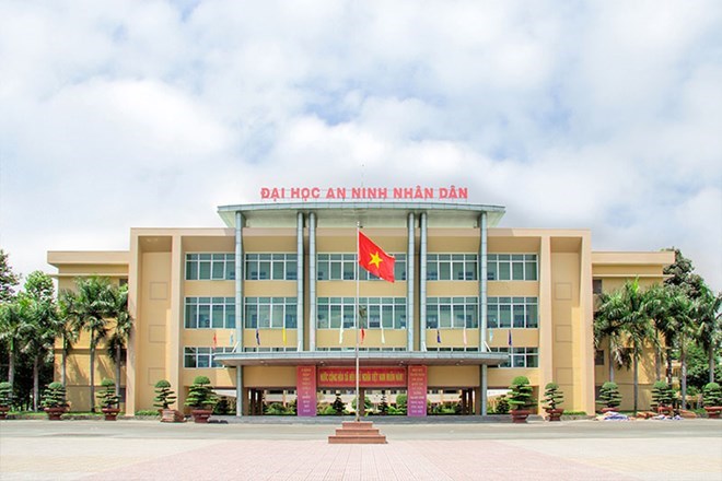 Sáp nhập Trường Đại học An ninh nhân dân và các tổ chức trực thuộc vào Học viện An ninh nhân dân để thành lập Phân hiệu của Học viện An ninh nhân dân tại Thành phố Hồ Chí Minh. Ảnh: VGP.