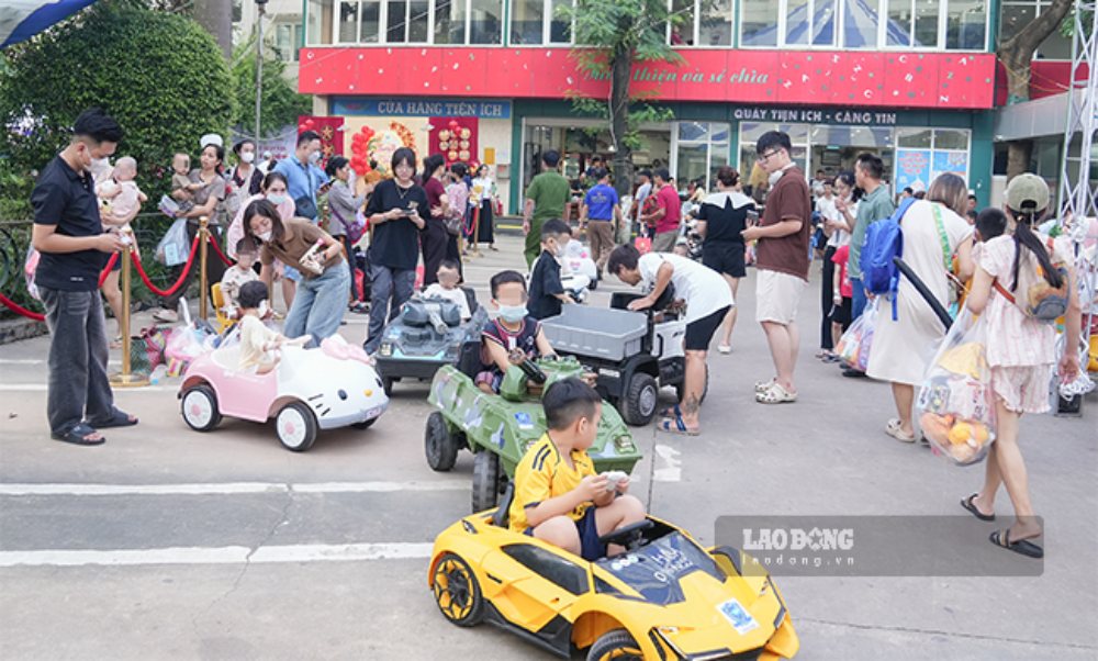 Trung thu giữa bệnh viện. Ảnh: Hà Lê