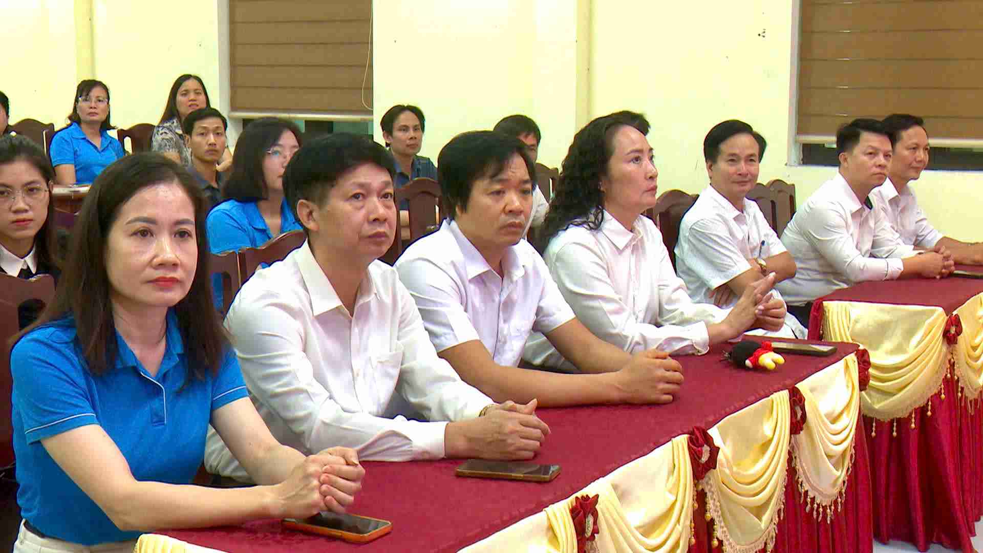 南策社工会为46名优秀群众培养党内意识