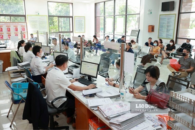 政治局の決議第24-NQ/TW号は、課題を設定し、結果を評価し、幹部を選別するために、仕事ごとに人を選び、仕事を割り当てるメカニズムを厳格に実施することを要求しています。写真:ハイ・グエン