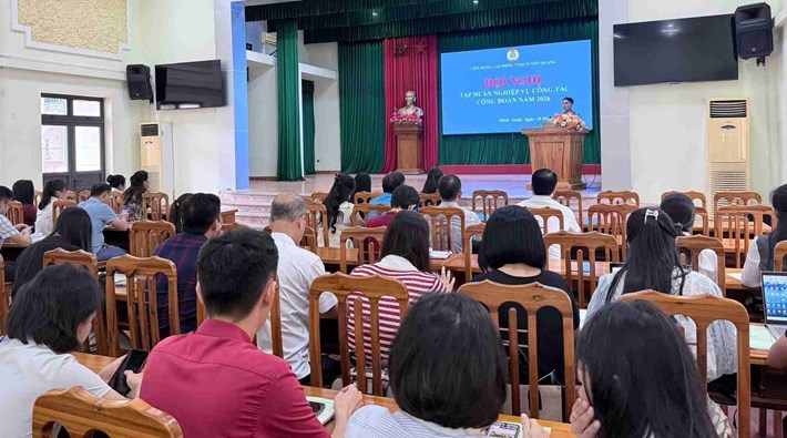 宣光省130名基层工会干部接受工会工作业务培训。图片:宣光省劳动联合会