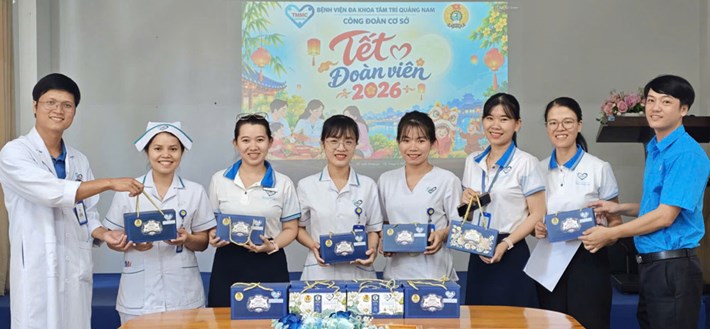 Công đoàn cơ sở Bệnh viện Đa khoa Tâm Trí Quảng Nam (Đà Nẵng) trao 208 suất quà Tết Trung thu cho con đoàn viên. Ảnh: Công đoàn Nam Phước