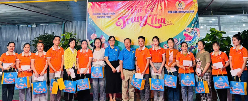 Công đoàn phường Hòa Xuân, Đà Nẵng trao quà Trung thu cho đoàn viên, người lao động