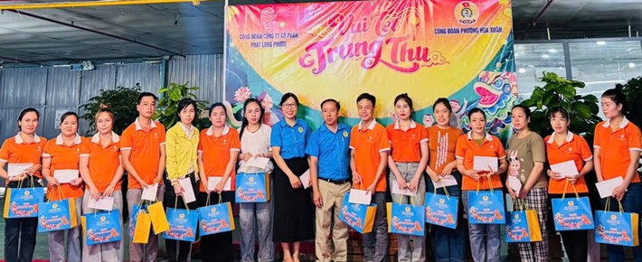 Công đoàn phường Hòa Xuân, Đà Nẵng trao 272 suất quà Trung thu cho đoàn viên, người lao động.