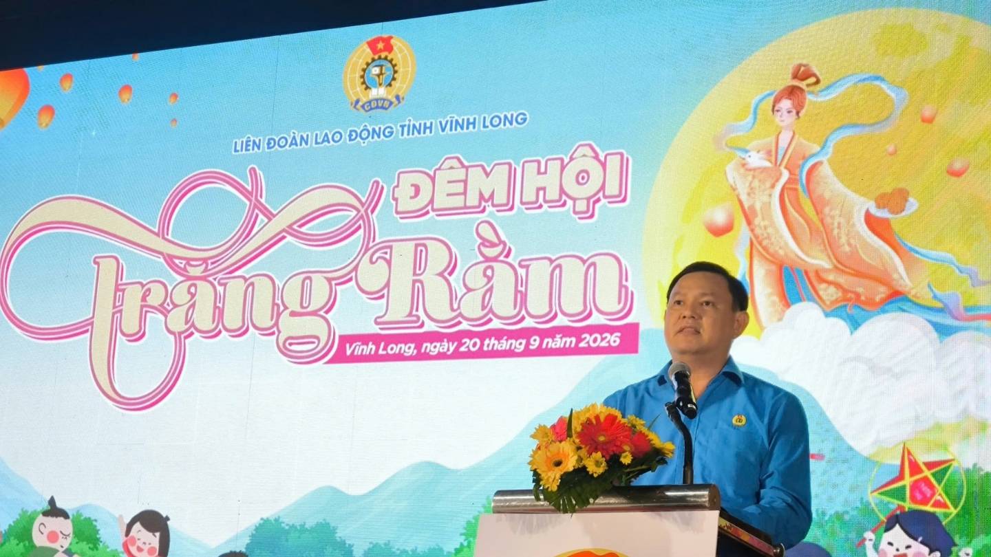600 phần quà Trung thu đến với con đoàn viên Vĩnh Long tại Đêm hội Trăng Rằm