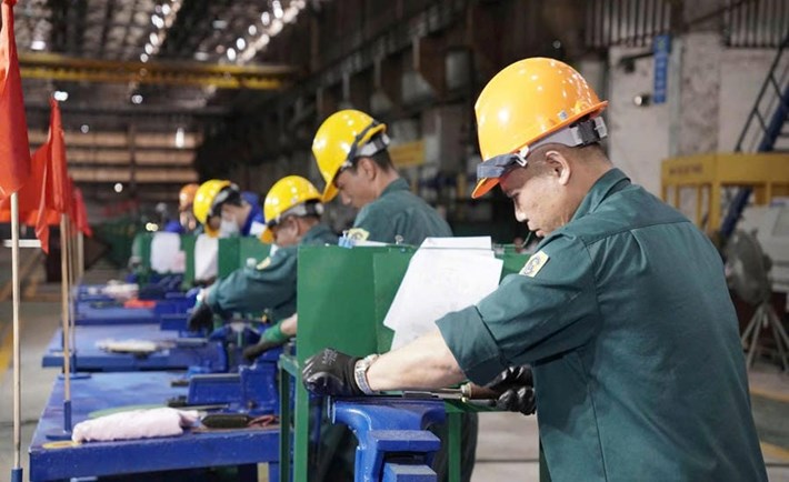El 13 de septiembre, en la Compañía Anónima de Fabricación de Maquinaria, se llevó a cabo el concurso práctico de artesanía Tiện, Nguội en el 13o Concurso de Trabajadores Expertos a nivel de Grupo en 2026. Foto: Sindicato TKV