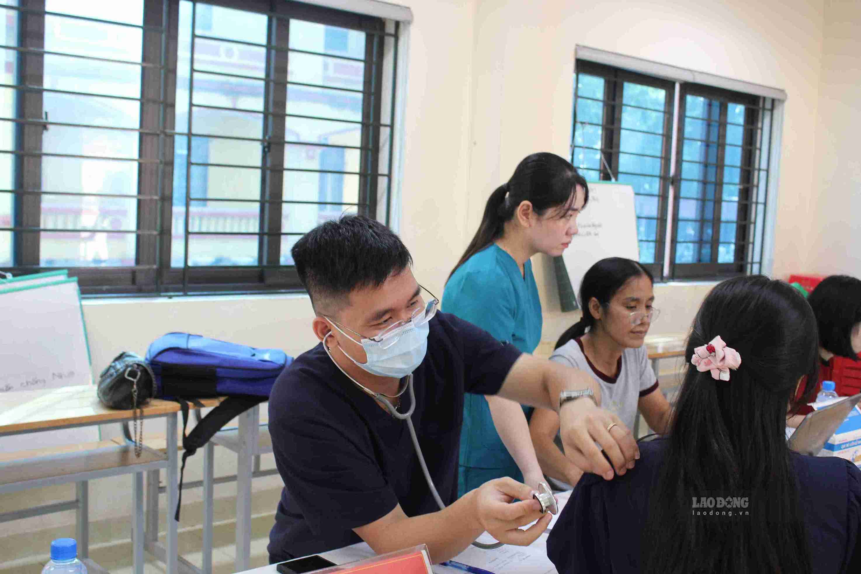 Hàng nghìn học sinh Hưng Yên được khám, tư vấn sức khỏe tại trường