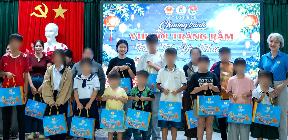 El sindicato de la comuna de Thang Binh, Da Nang, organiza el Festival del Medio Otoño para los hijos de los miembros del sindicato en dificultades