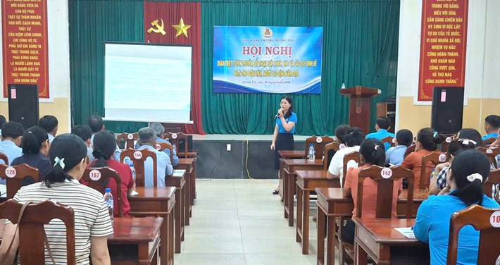 El Sindicato del barrio de Hương Trà, Đà Nẵng, promueve las políticas de seguro social, seguro médico y seguro de desempleo para más de 200 miembros del sindicato y trabajadores. Foto: Sindicato de Hương Trà