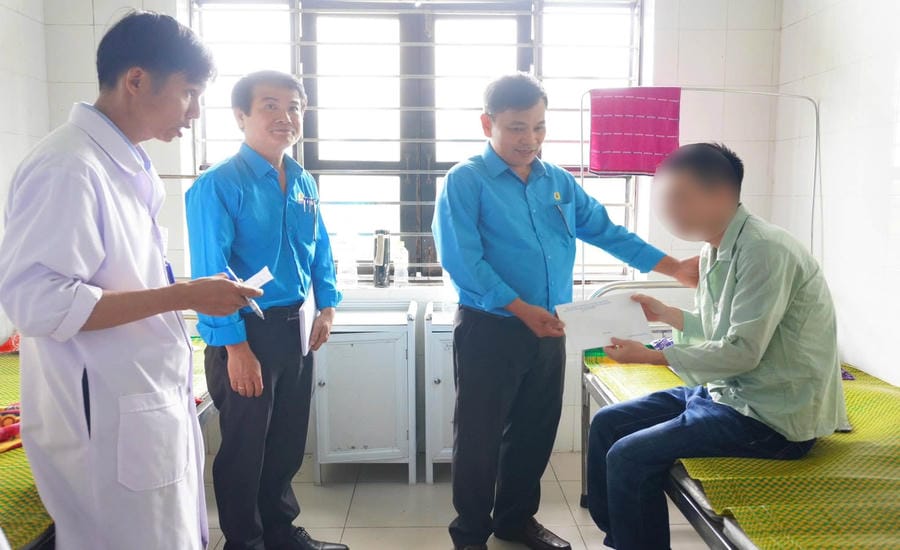 Sau vụ hơn 200 công nhân nghi ngộ độc, Huế kiểm tra hàng loạt bếp ăn