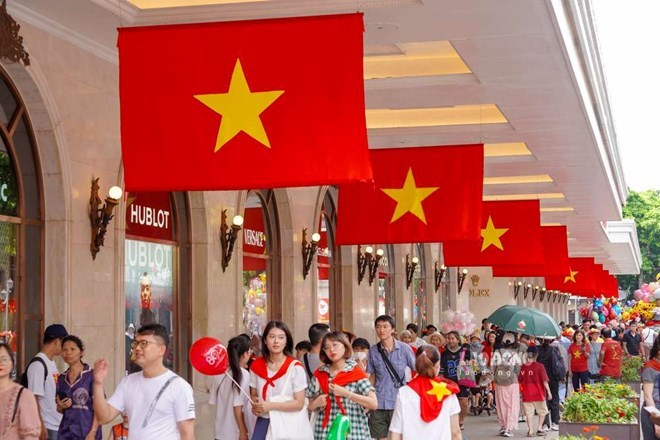 Không khí hân hoan trên khắp phố phường Hà Nội dịp Quốc khánh 2.9, một trong những sự kiện quan trọng. Ảnh: Vũ Linh
