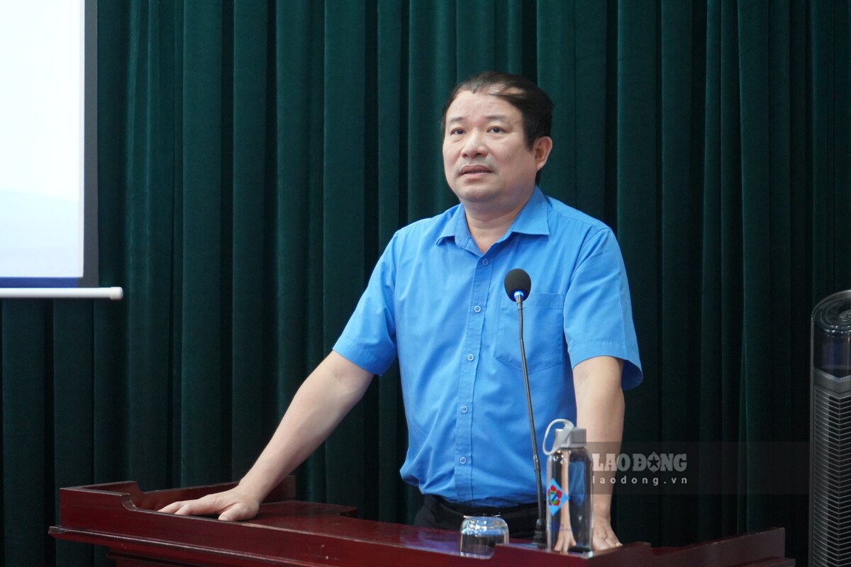 Chủ tịch Liên đoàn Lao động TP Hải Phòng gửi lời thăm hỏi, chúc Tết Trung thu đến con đoàn viên, người lao động. Ảnh: Mai Dung