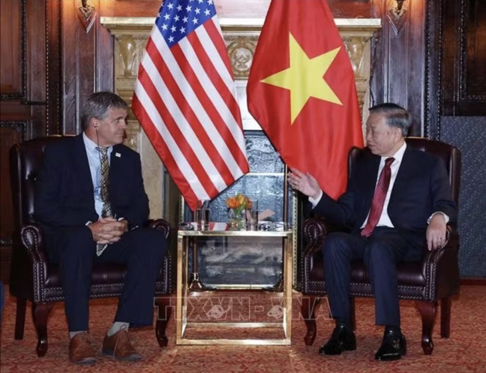 Tổng Bí thư, Chủ tịch nước Tô Lâm tiếp Quyền Giám đốc Cơ quan Phát triển và Thương mại Mỹ (USTDA) Thomas R. Hardy. Ảnh: TTXVN