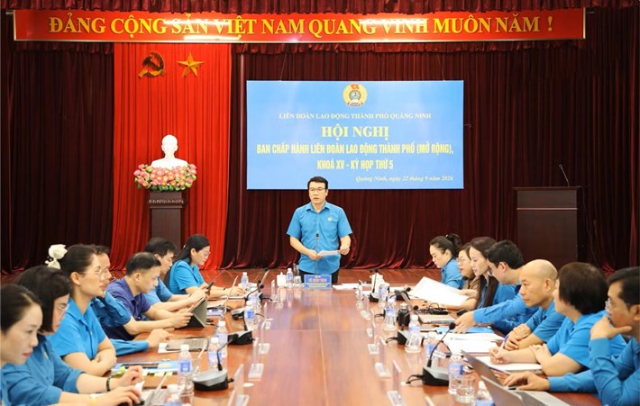 Ông Tô Xuân Thao - Chủ tịch LĐLĐ thành phố Quảng Ninh - chủ trì hội nghị. Ảnh: Minh Đức