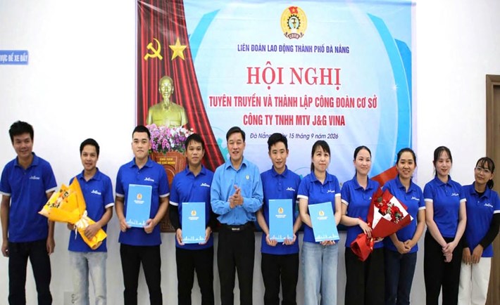 Đến nay, toàn thành phố Đà Nẵng đã phát triển được 28.367 đoàn viên, đạt 109,1% kế hoạch, vượt 2.367 đoàn viên, tương đương khoảng 9,1%. Ảnh: Công đoàn Đà Nẵng