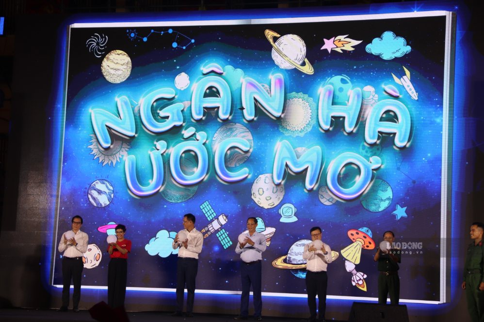 Sáng kiến “Ngân hà ước mơ” được chính thức khai trương, nơi gửi gắm và hiện thực hóa gần 100 điều ước giản dị của các em học sinh vùng cao Tây Giang. Ảnh: Nguyễn Linh chụp ngày 23.9