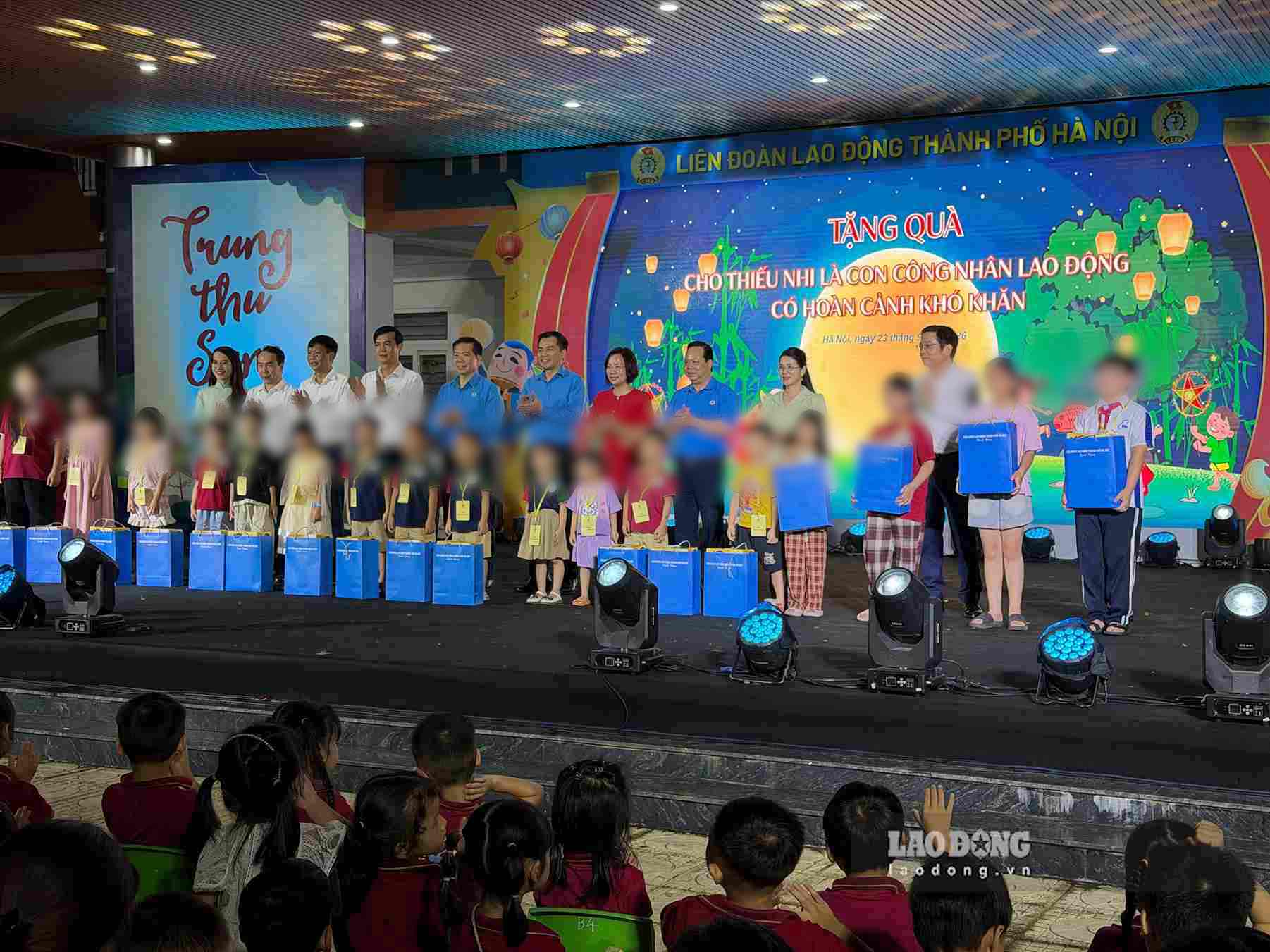 Trọn niềm vui Trung thu của con công nhân Thủ đô