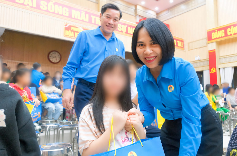Công đoàn Đà Nẵng tổ chức Đêm hội Trăng rằm - Vui Tết Trung thu cho 300 con đoàn viên