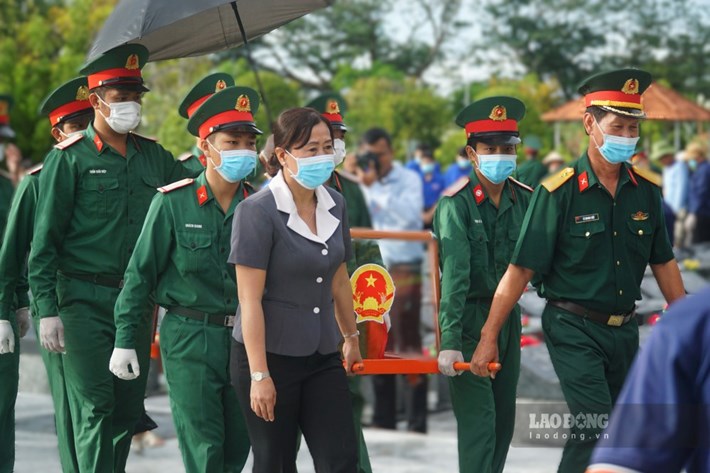 Sáng ngày 24.9.2026, Cà Mau tiến hành lấy mẫu ADN tại Nghĩa trang liệt sĩ tỉnh ở xã Hoà Bình. Ảnh: Nhật Hồ.