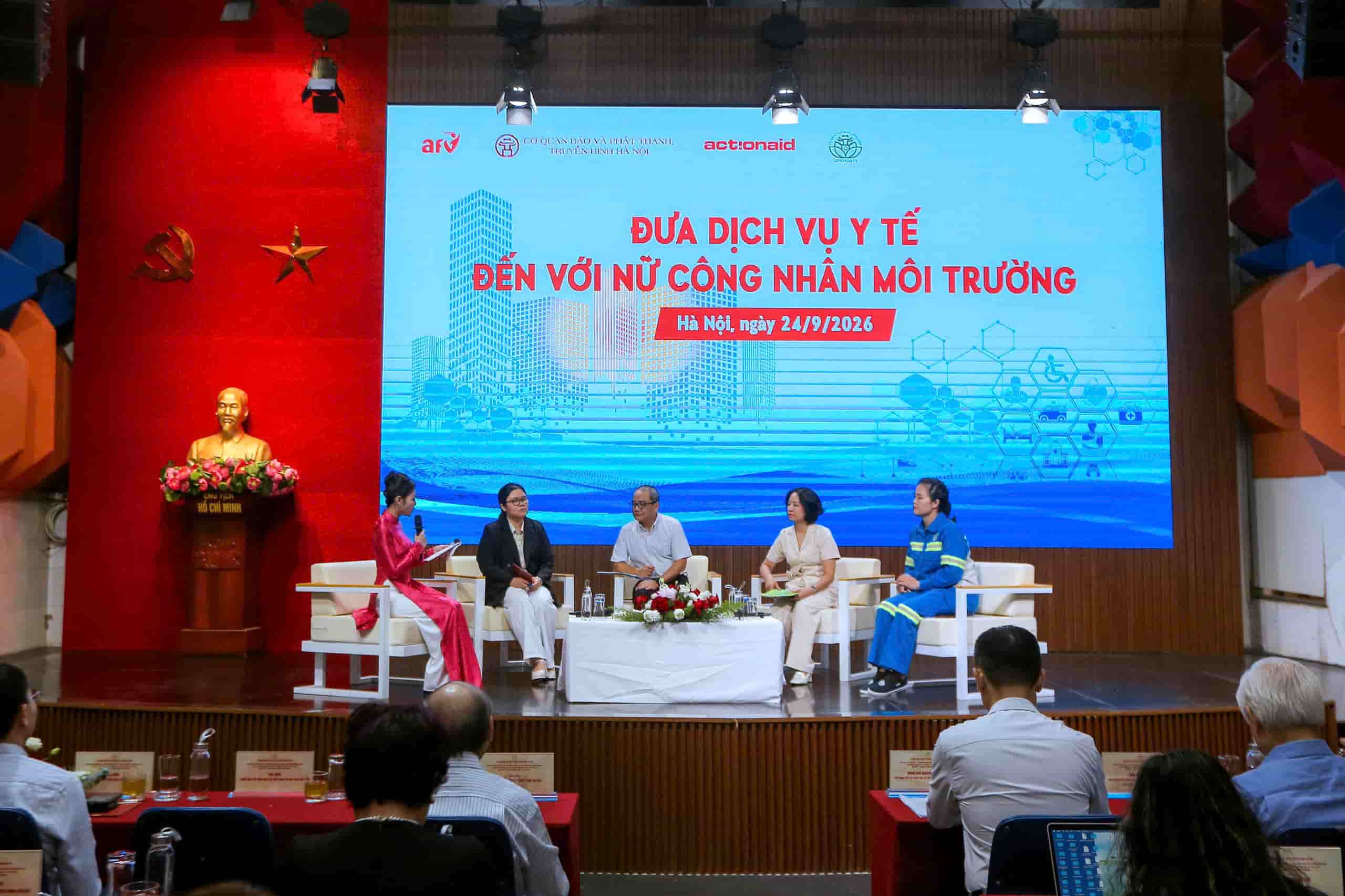 Sau những chuyến xe rác là những khoảng trống sức khỏe của nữ công nhân