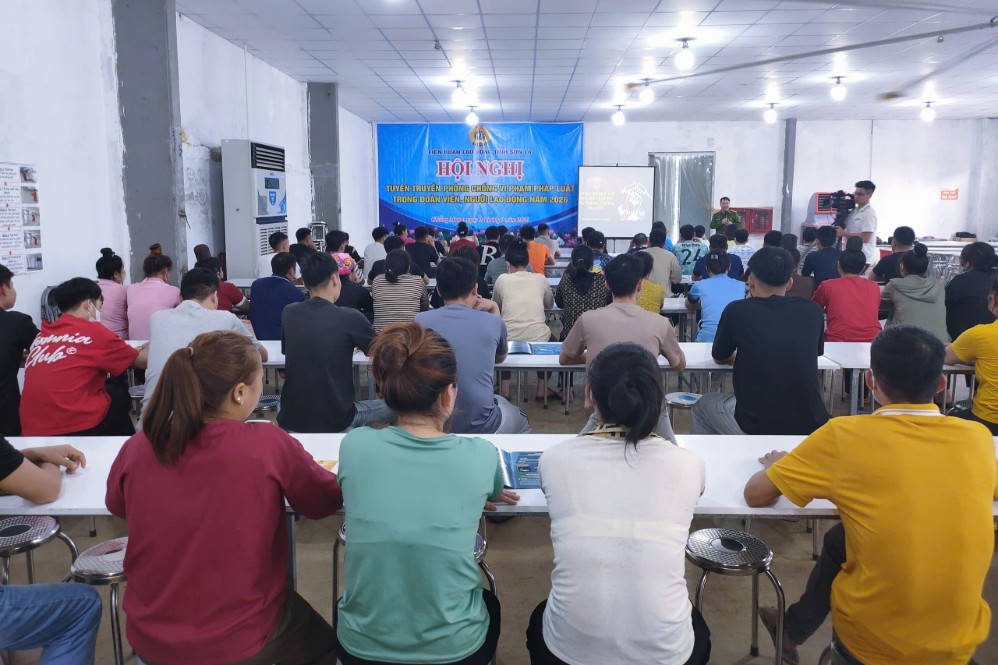 Tuyên truyền pháp luật cho hơn 100 công nhân Sơn La