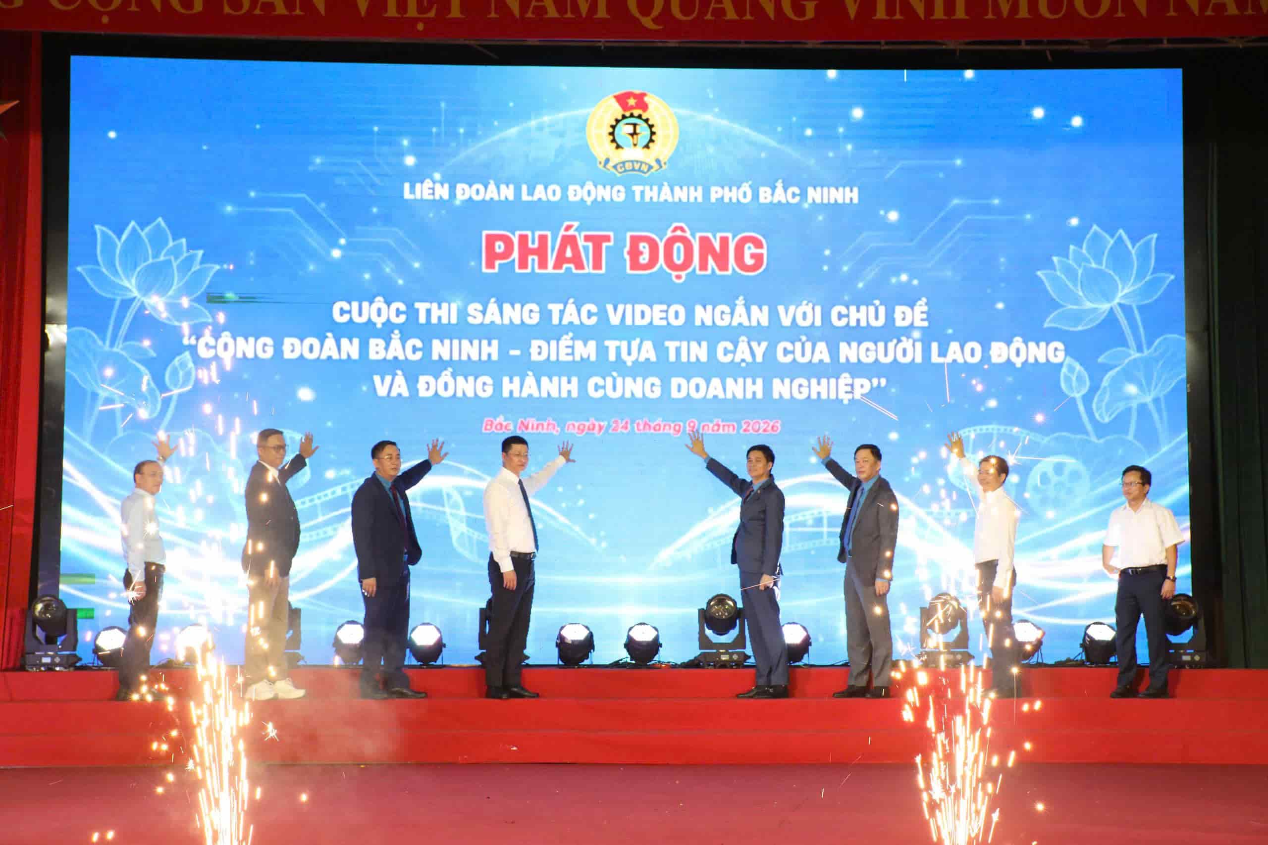 Các đồng chí lãnh đạo thực hiện nghi thức phát động Cuộc thi. Ảnh: Quyết Chiến.
