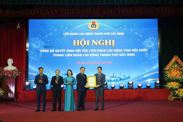 Hội nghị công bố Quyết định của Ban Thường vụ Tổng Liên đoàn Lao động Việt Nam về đổi tên Liên đoàn Lao động tỉnh Bắc Ninh thành Liên đoàn Lao động thành phố Bắc Ninh. Ảnh: Quyết Chiến.
