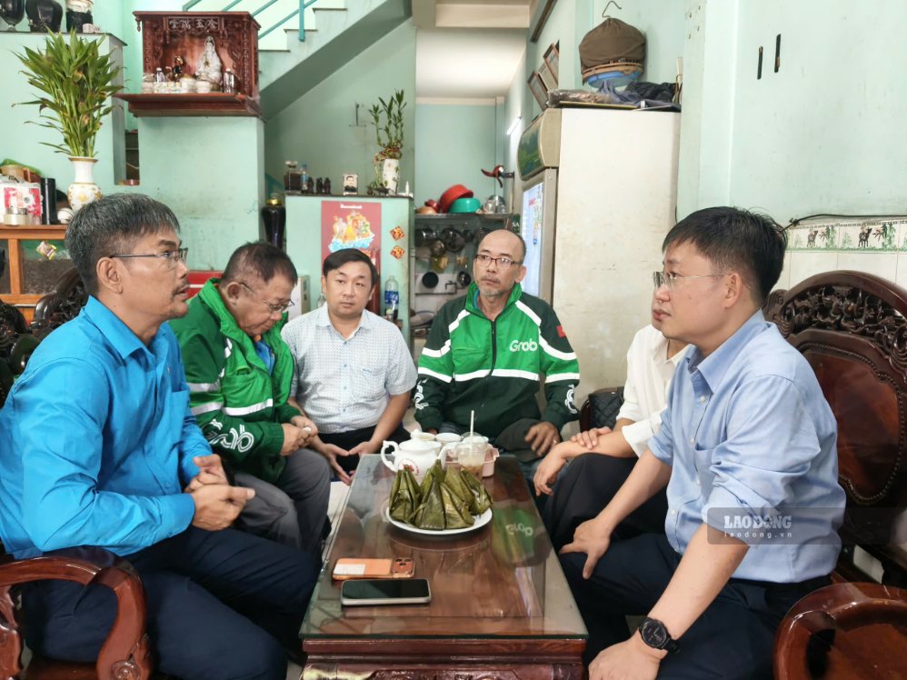 Điểm tựa Công đoàn cho tài xế xe ôm công nghệ giữa áp lực mưu sinh
