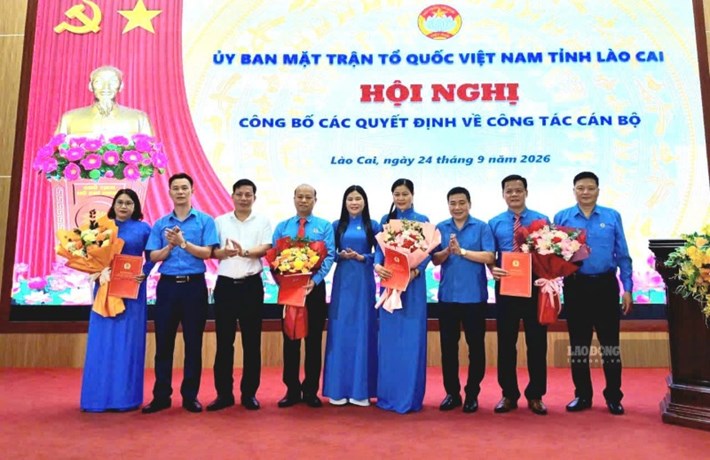 Nhân sự Công đoàn tại phường Yên Bái và xã Lục Yên có sự thay đổi khi 2 cán bộ của Liên đoàn Lao động tỉnh được điều động về cơ sở. Ảnh: Mạnh Hùng