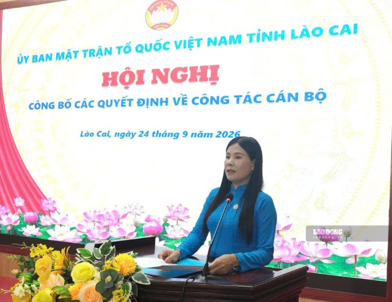 Bà Nguyễn Thị Bích Nhiệm, Chủ tịch Liên đoàn Lao động tỉnh Lào Cai phát biểu tại hội nghị. Ảnh: Mạnh Hùng