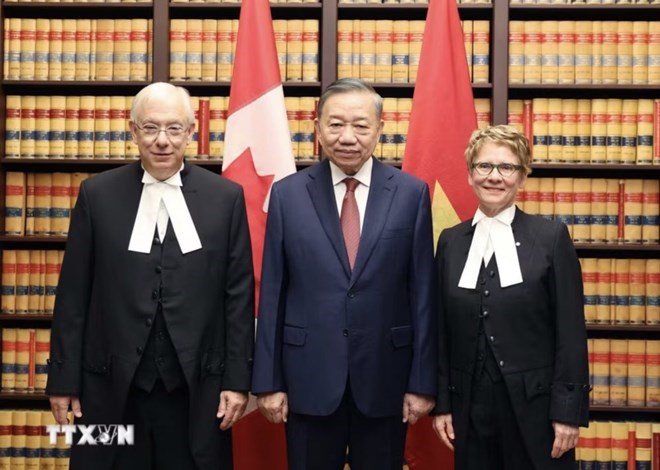 Tổng Bí thư, Chủ tịch nước Tô Lâm với Chủ tịch Thượng viện Canada Raymonde Gagné và Chủ tịch Hạ viện Canada Francis Scarpaleggia (bên trái ảnh). Ảnh: TTXVN