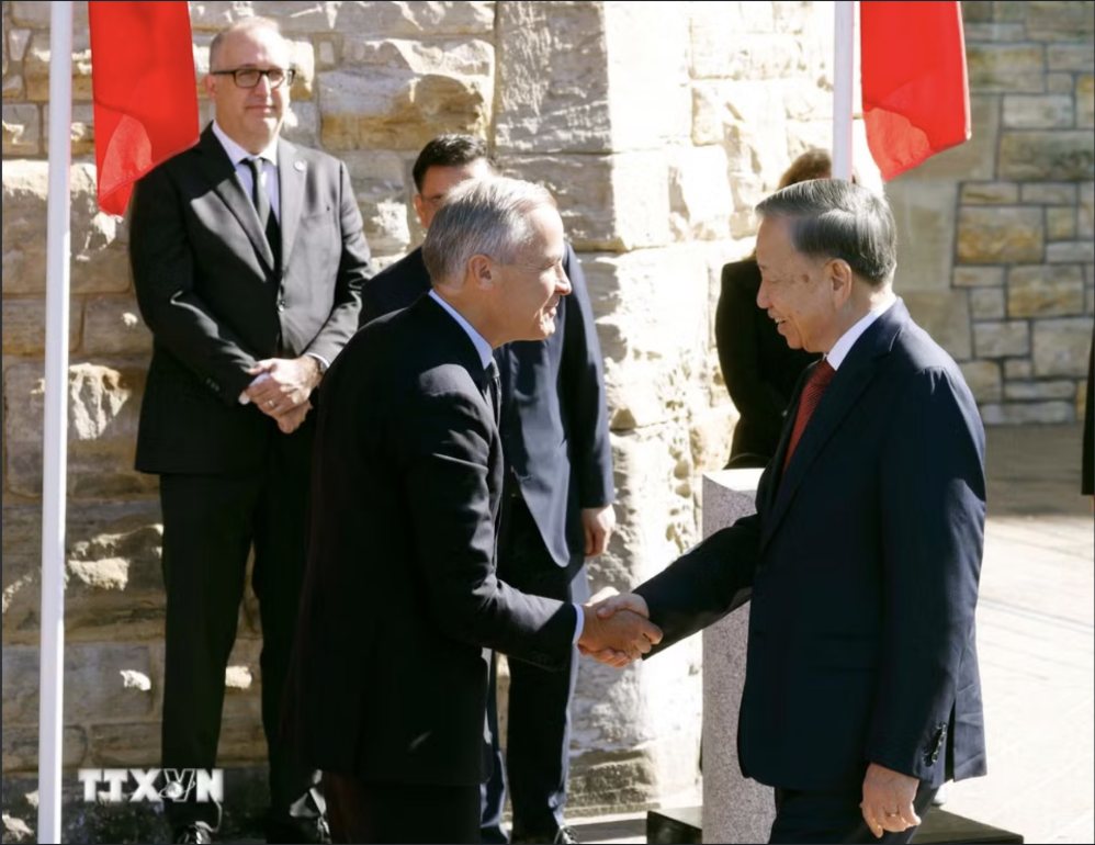 Thủ tướng Canada Mark Carney đón Tổng Bí thư, Chủ tịch nước Tô Lâm. Ảnh: TTXVN