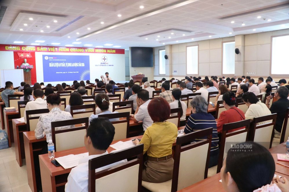 Huấn luyện an toàn, vệ sinh lao động cho hơn 300 cho cán bộ, công nhân
