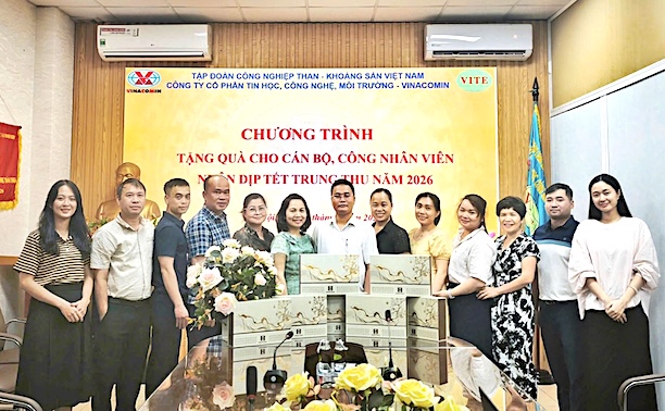 Trao quà Trung thu năm 2026 tới toàn thể cán bộ, công nhân viên VITE