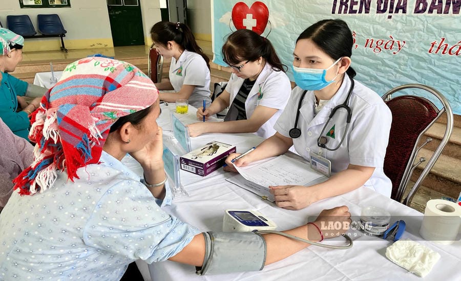 Công đoàn đồng hành, thầy thuốc vùng cao thêm vững tâm với nghề