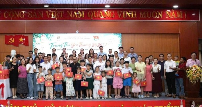 Trường Cao đẳng Đà Nẵng mang Trung thu yêu thương đến 413 em nhỏ. Ảnh: Công đoàn Đà Nẵng
