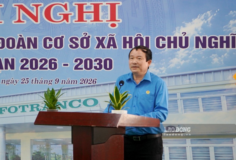 Chủ tịch LĐLĐ TP Hải Phòng Nguyễn Anh Tuân phát biểu tại hội nghị. Ảnh: Mai Dung