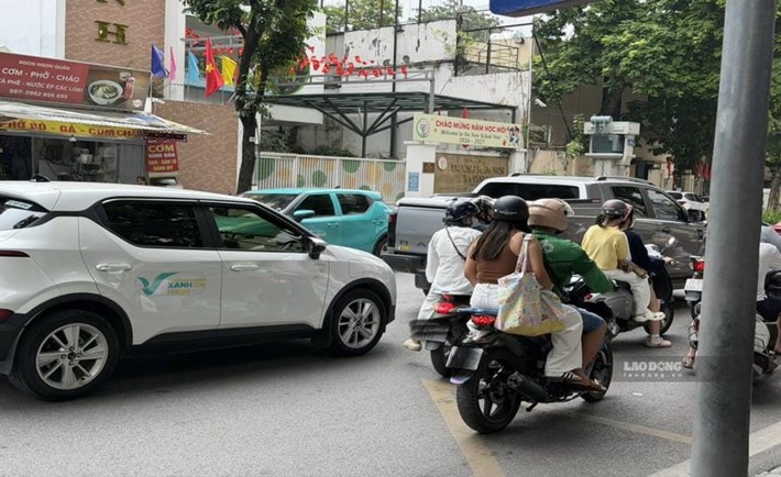 Cần có cơ chế, chính sách đảm bảo quyền lợi cho lao động nền tảng số, trong đó có tài xế công nghệ. Ảnh: Kiều Vũ