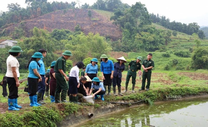 Công đoàn hỗ trợ sinh kế cho người dân ở xã biên giới Đồng Đăng - Lạng Sơn. Ảnh: Khánh Linh
