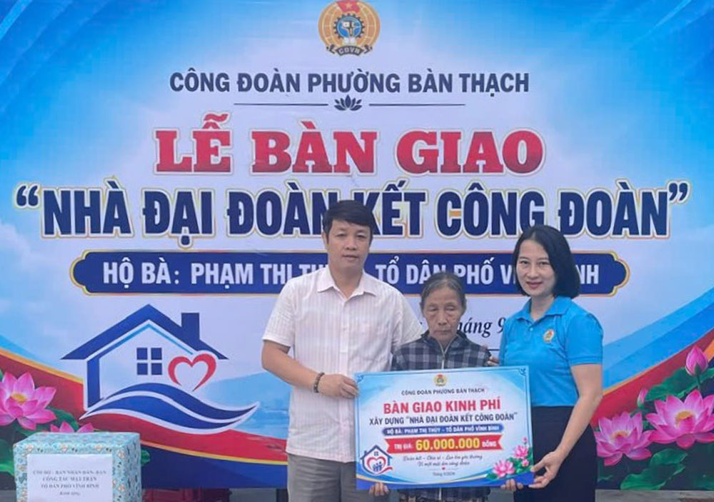 Công đoàn phường Bàn Thạch, Đà Nẵng bàn giao nhà Đại đoàn kết Công đoàn cho hộ khó khăn