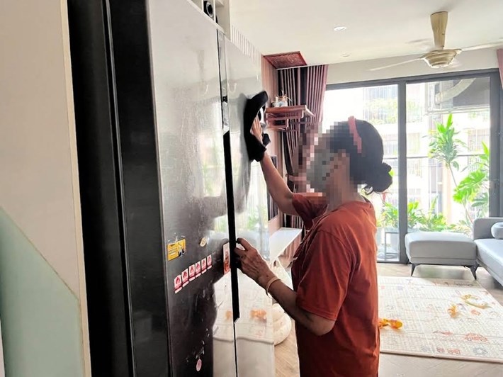 Ở tuổi 72, bà Liệu vẫn phải đi làm vì không có lương hưu. Ảnh: Minh Hương.